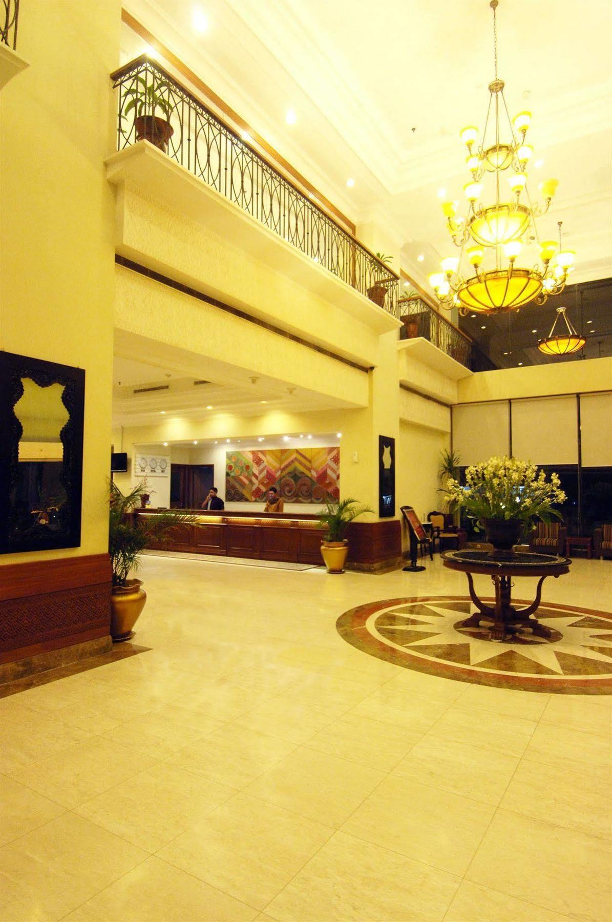 Singgasana Hotel Makassar Exterior photo